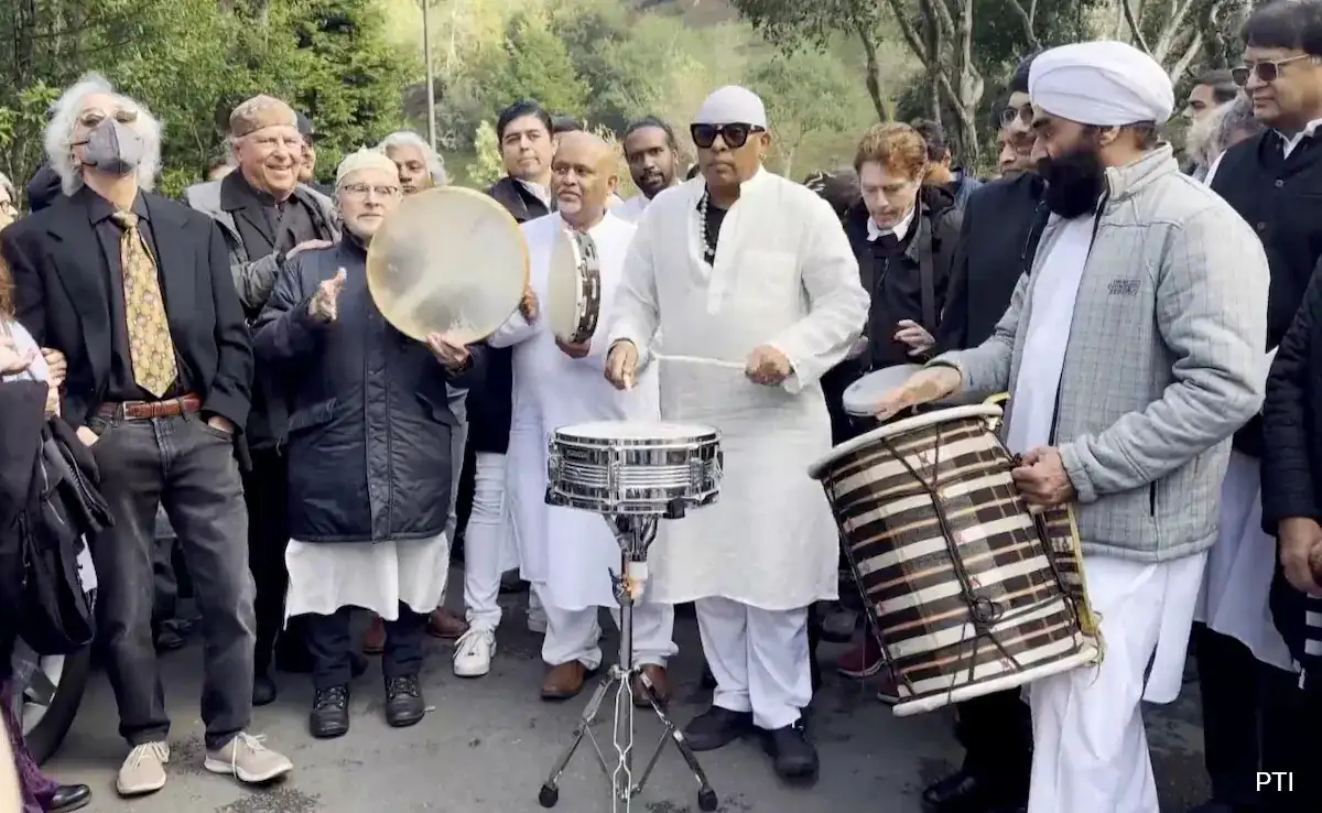 zakir hussain funeral.