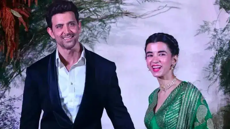 Saba Azad finally makes her debut on boyfriend, Hrithik Roshan's Instagram and it's cute af!