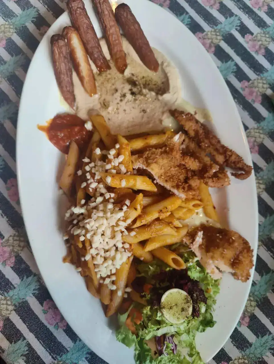 Platter of food at a cafe in Kasol