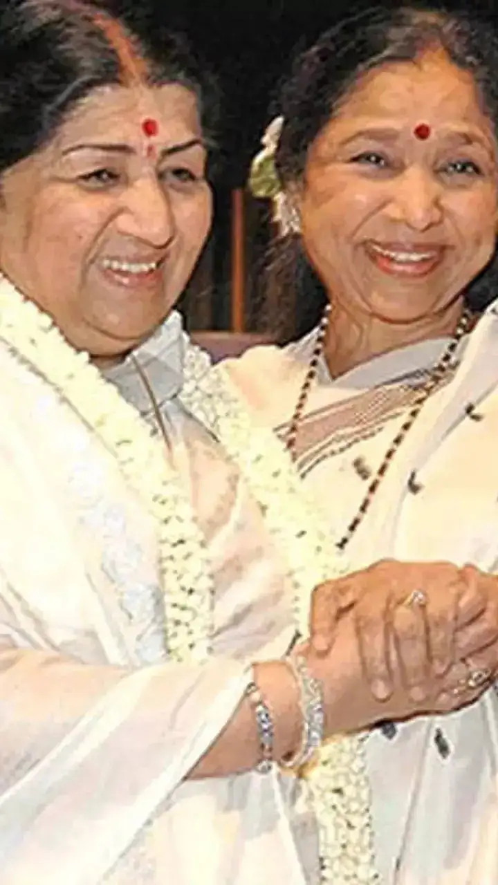 Lata Mangeshkar and Asha Bhosle