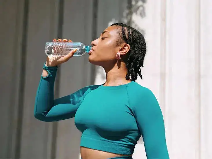 poc-athlete-drinking-water-732x549-thumbnail.