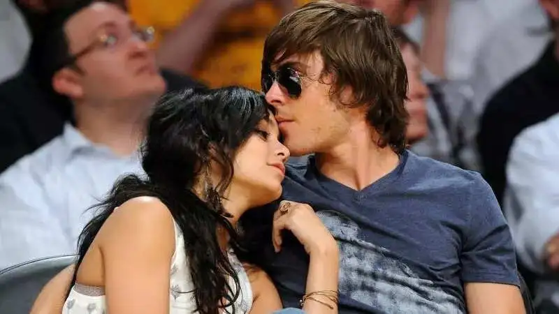 What’s brewing between ‘High School Musical’ stars Zac Efron and Vanessa Hudgens? Fans ask