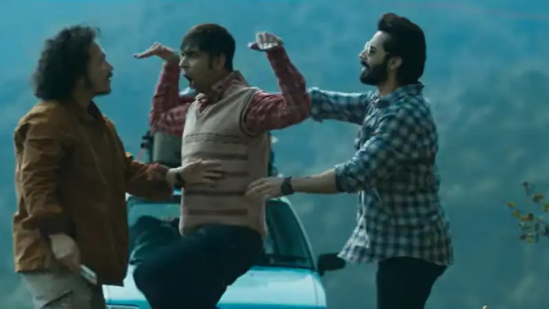 Bhediya song Baaki Sab Theek out. Varun Dhawan goes for a fun road trip with his friends