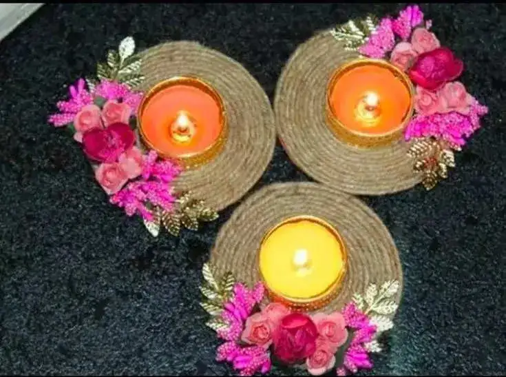 diyas.