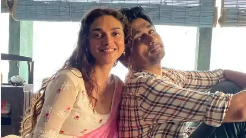 Aditi Rao Hydari and her rumoured beau, Siddharth dance to viral song Tum Tum