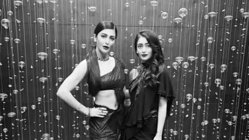 Shruti Haasan reveals that her little sister Akshara Haasan beat up someone for her