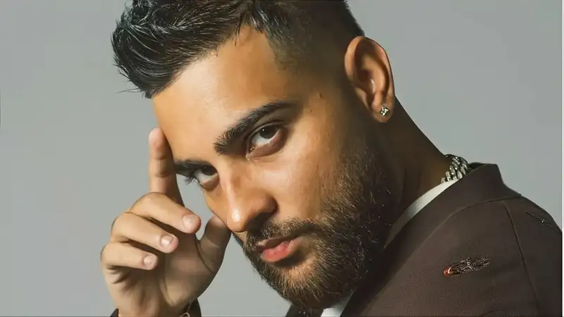 Complaint filed against Karan Aujla for promoting alcohol through his songs: Report