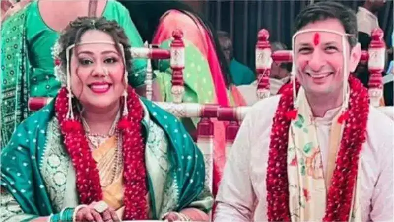 A happy Rushad Rana takes selfies with his wife Ketaki during the wedding ceremony