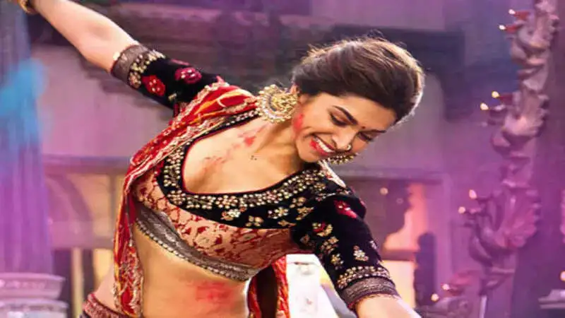 6 Iconic Bollywood Garba songs to light up your Navratri celebrations this year