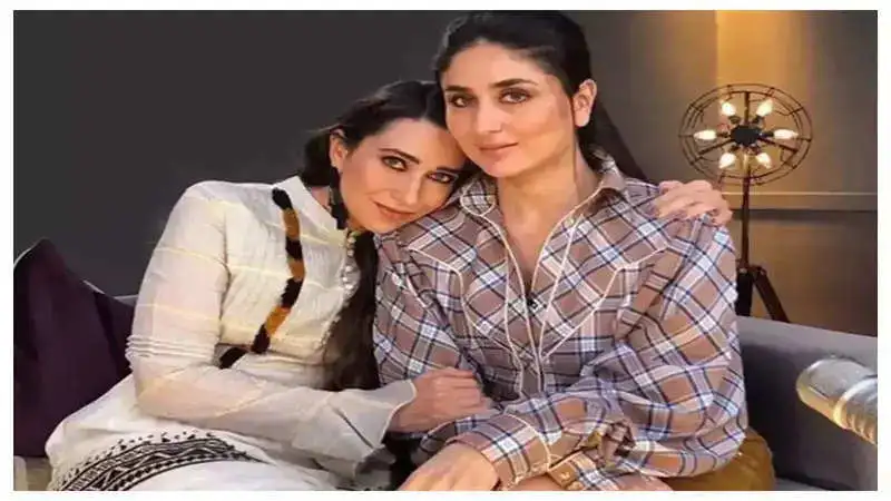 Kareena Kapoor reacts to Karisma Kapoor's epic throwback pic that shows her 'scrolling' her phone