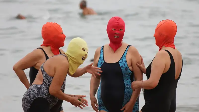 What is a facekini, China's latest trend that saves you from the sun