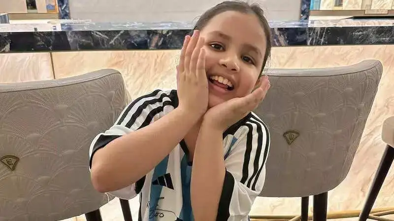 Lionel Messi gifts a signed jersey for MS Dhoni’s daughter Ziva