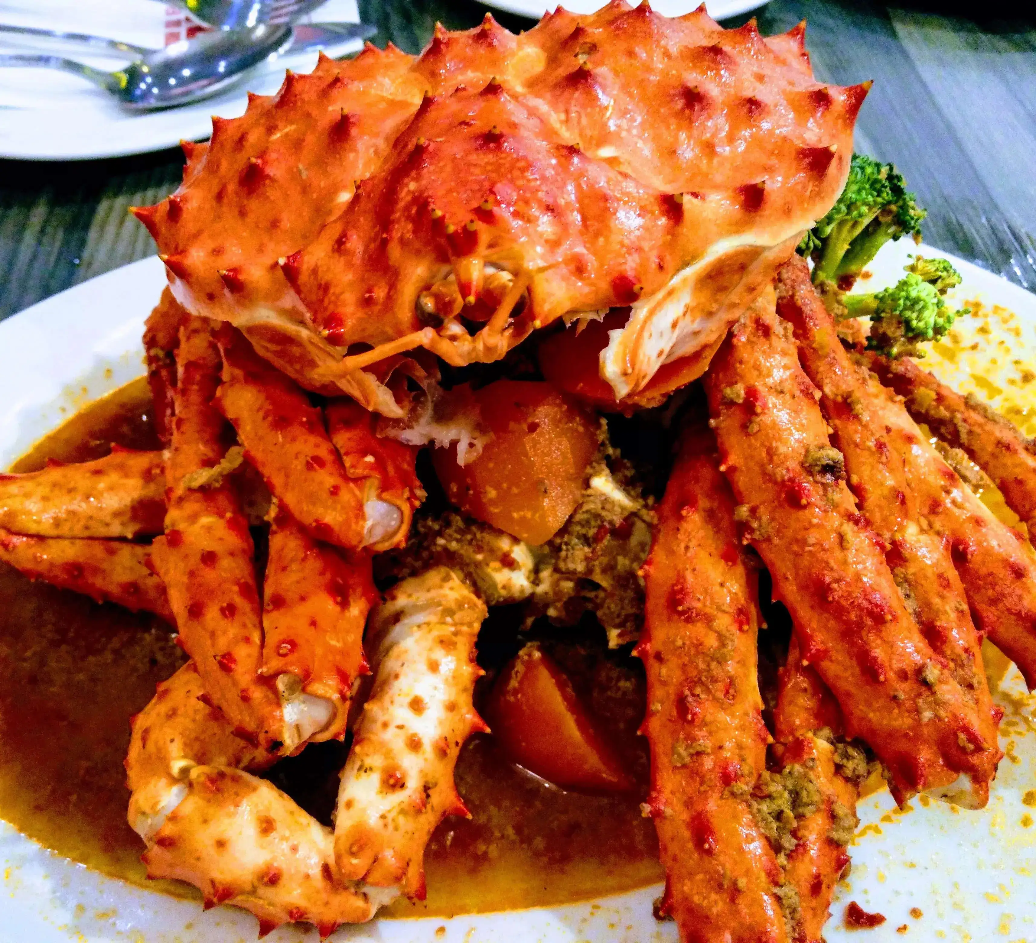 Cooked crab on a white ceramic plate