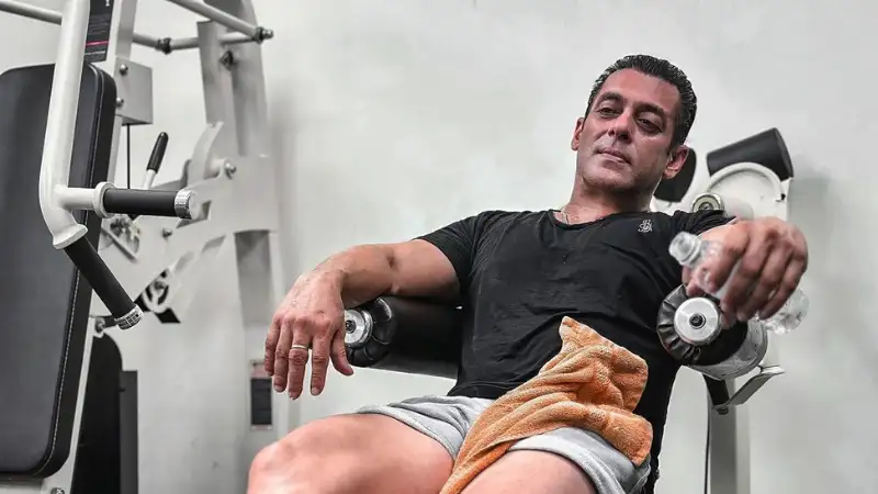 Salman Khan shares pic from leg day at gym, says 'halat kharab hai'