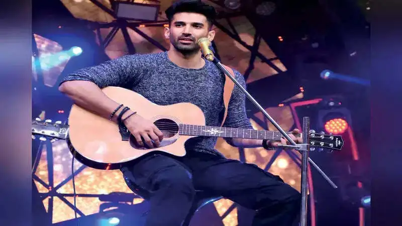 Aditya Roy Kapoor talks about his love for electronic and rock music; read here