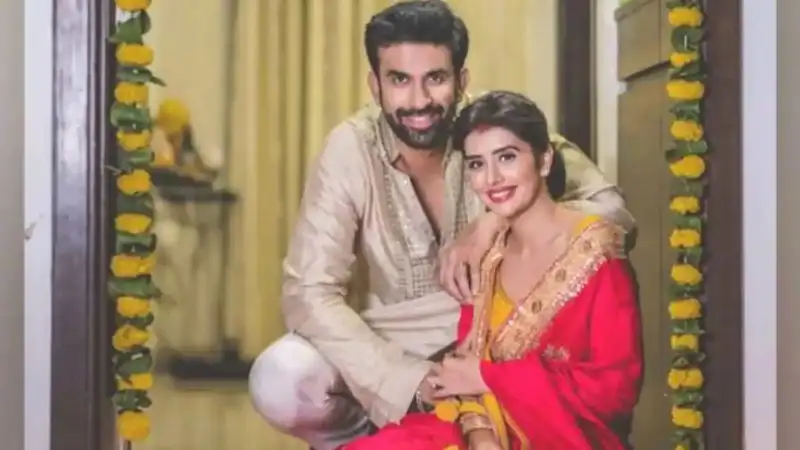 Charu Asopa shares cryptic message amidst spat with Rajeev Sen. Watch