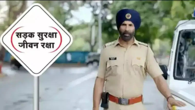 Akshay Kumar plays policeman in a road safety PSA, Union Minister, Nitin Gadkari says thanks!