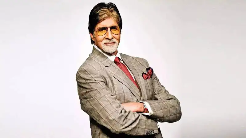 Big B shares pic of himself dancing on Jugg jugg Jeeyo's 'Nach Panjaban'