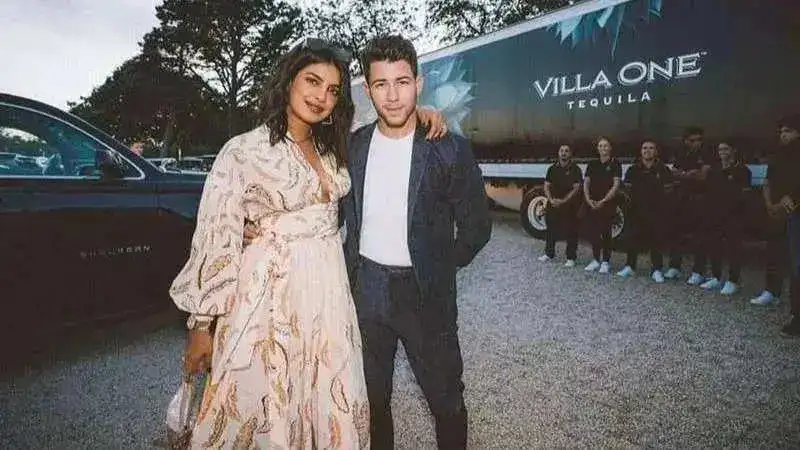 Priyanka Chopra and Nick Jonas post a selfie from a supermarket in Los Angeles