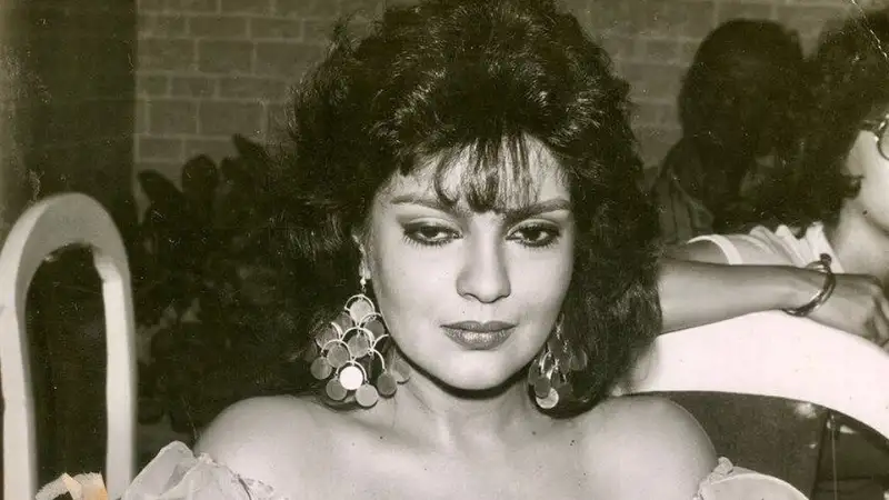 Zeenat Aman's throwback picture leaves fans stunned with her stylish avatar