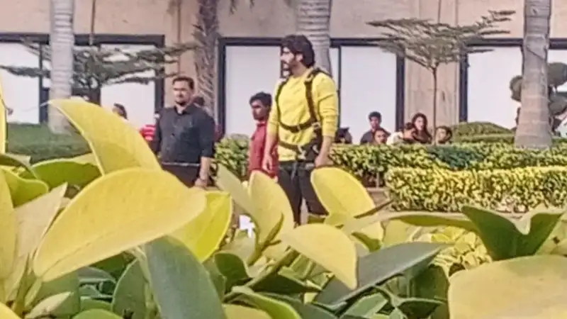 Arjun Kapoor spotted shooting action sequence in Delhi's DLF mall. See pics