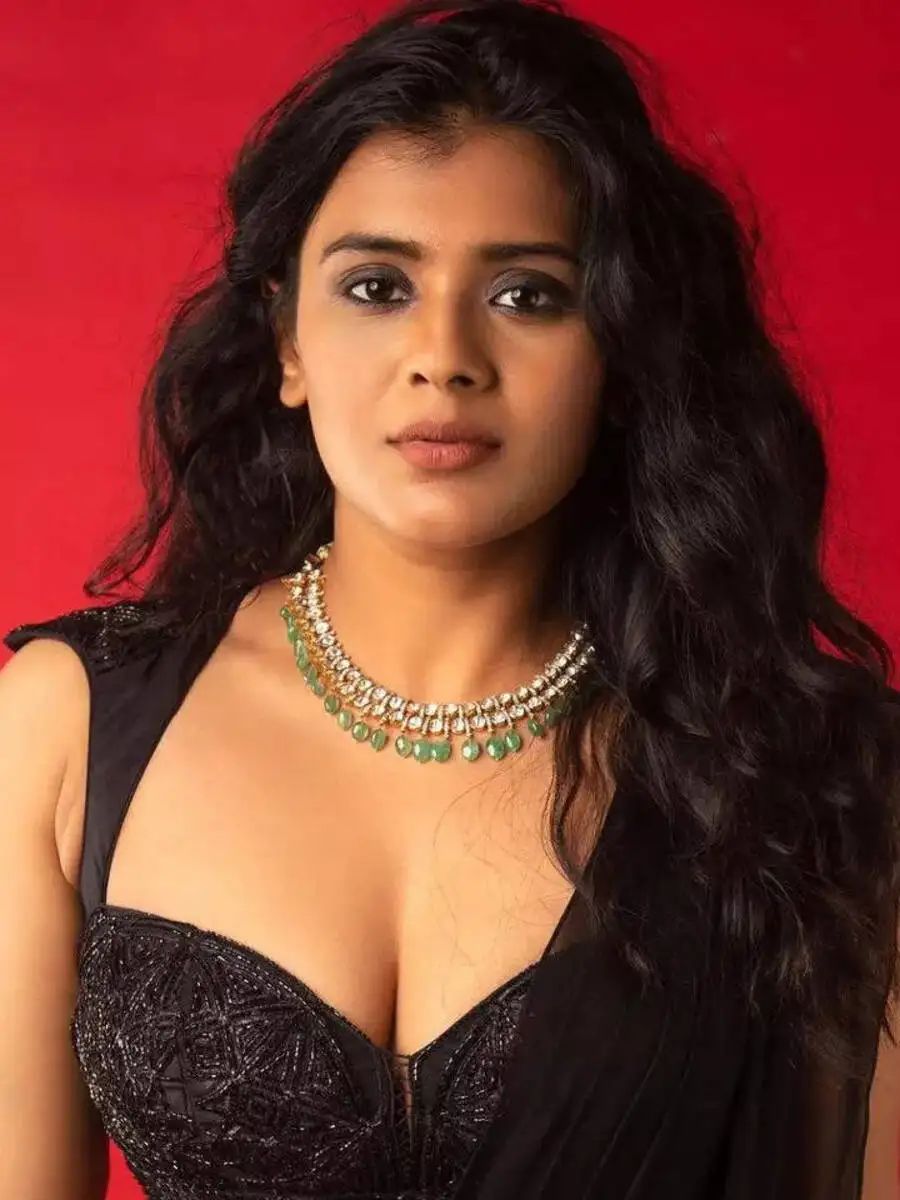 ​Most sizzling looks of Hebah patel​