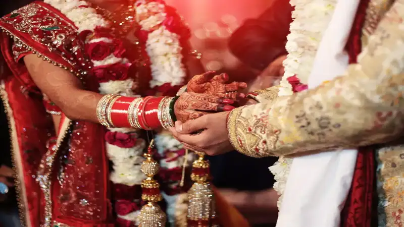 10 Laughable reasons why people in India tie the knot