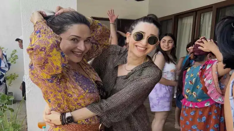 Madhuri Dixit and Karisma Kapoor having an iconic 'Dil Toh Pagal Hai' moment, Watch here