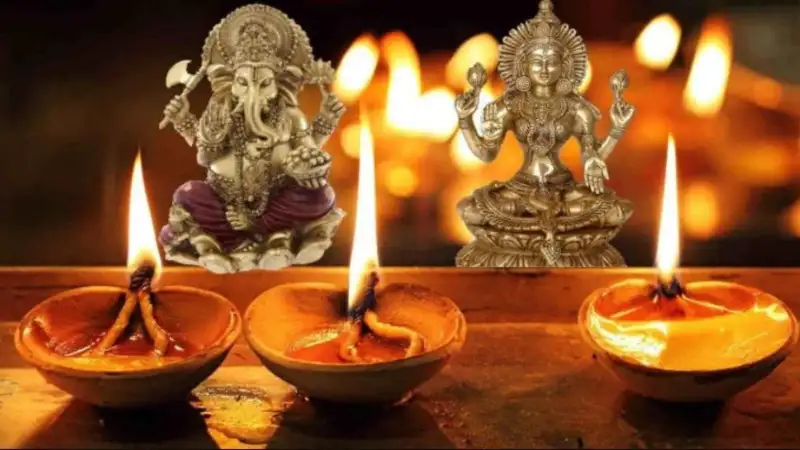 Learn the right way to do Diwali puja for happiness and prosperity!