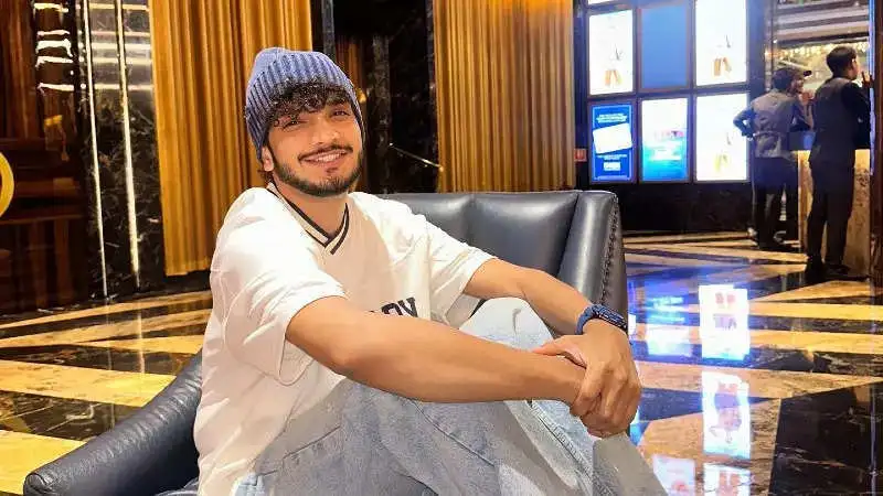 Singer-rapper Munawar Faruqui detained during raid at hookah bar, released later