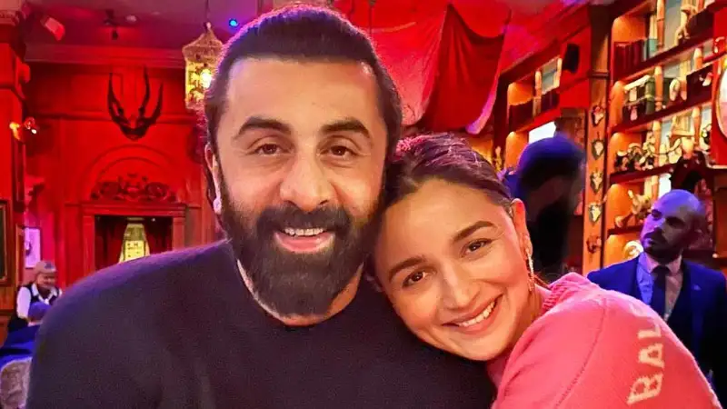 Alia Bhatt got THIS precious gift from Ranbir Kapoor that she carries everywhere