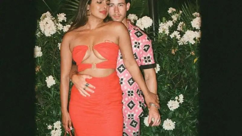 Priyanka Chopra Jonas looks ‘red hot’ in this click with husband Nick