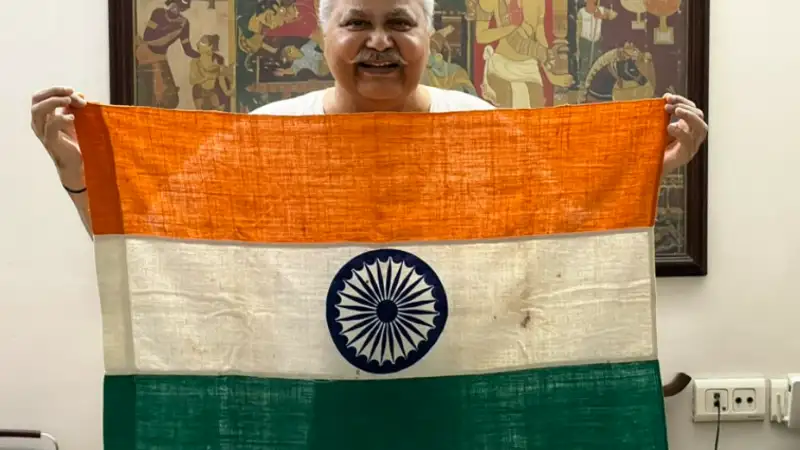 Satish Shah was trolled for not having his facts right as the actor poses with the national flag!