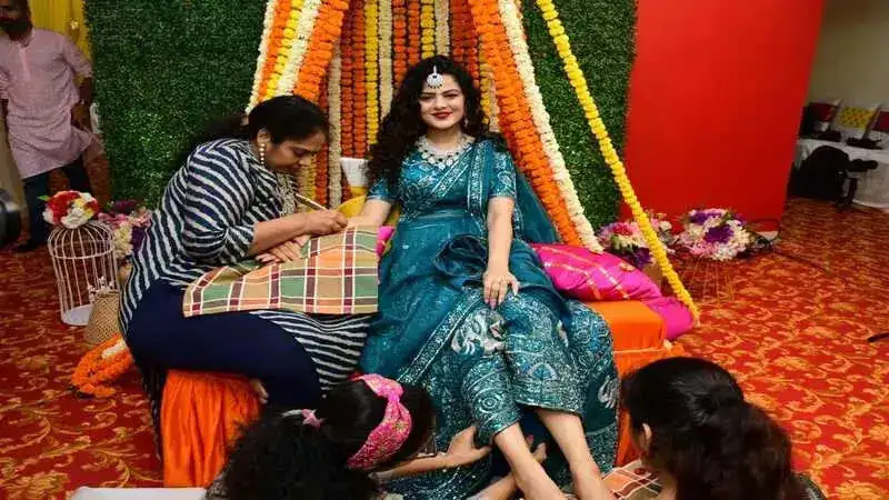 Palak Muchhal looks beautiful in her Mehndi ceremony; See pics here