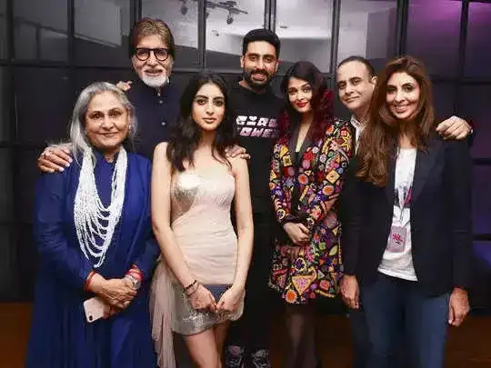 amitabh-bachchan-grand-daughter-navya-naveli-nanda-looks-beautiful-in-grandmom-jaya-bachchan-pink-saree-89235240.