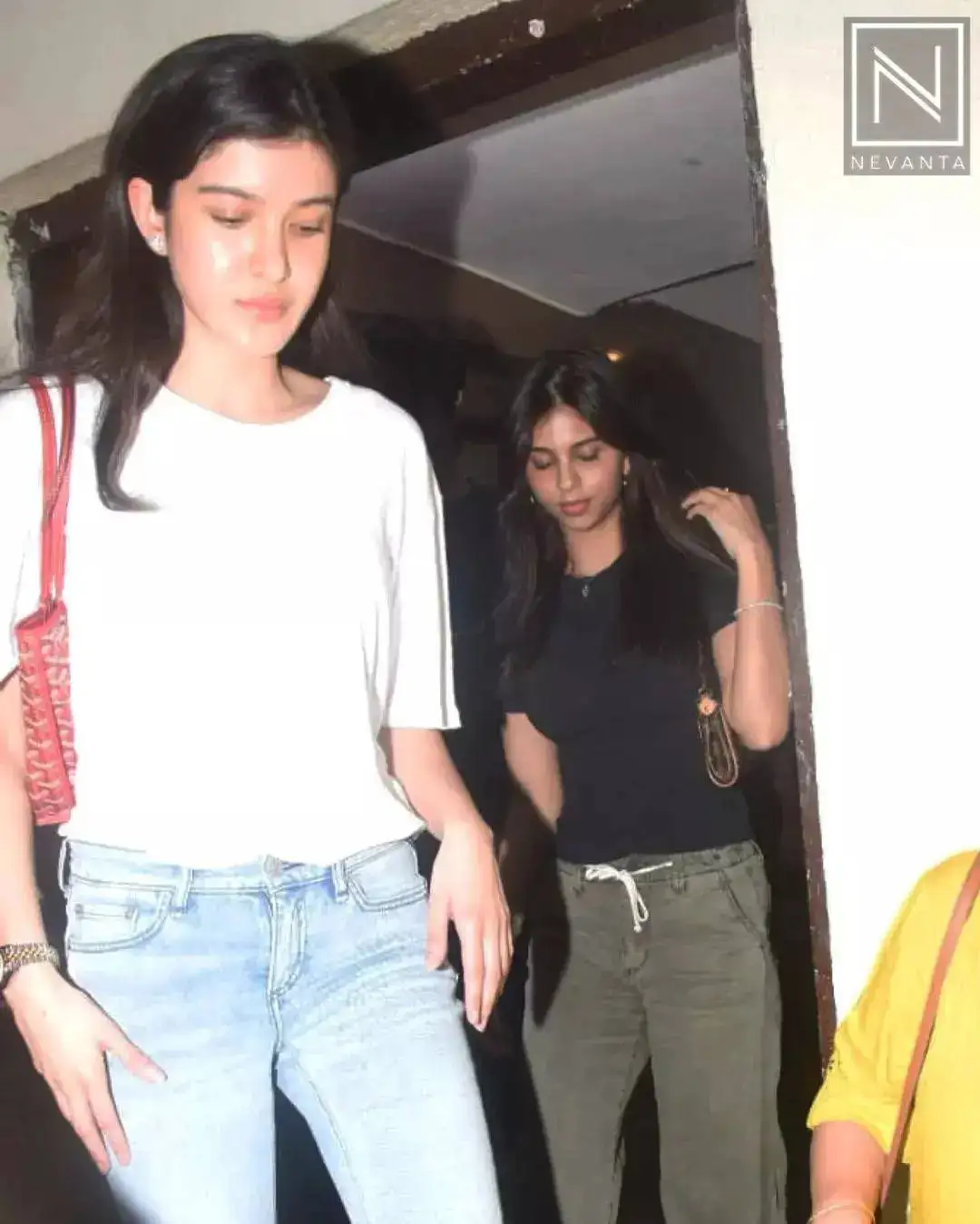 Shanaya Kapoor and Suhana Khan movie night