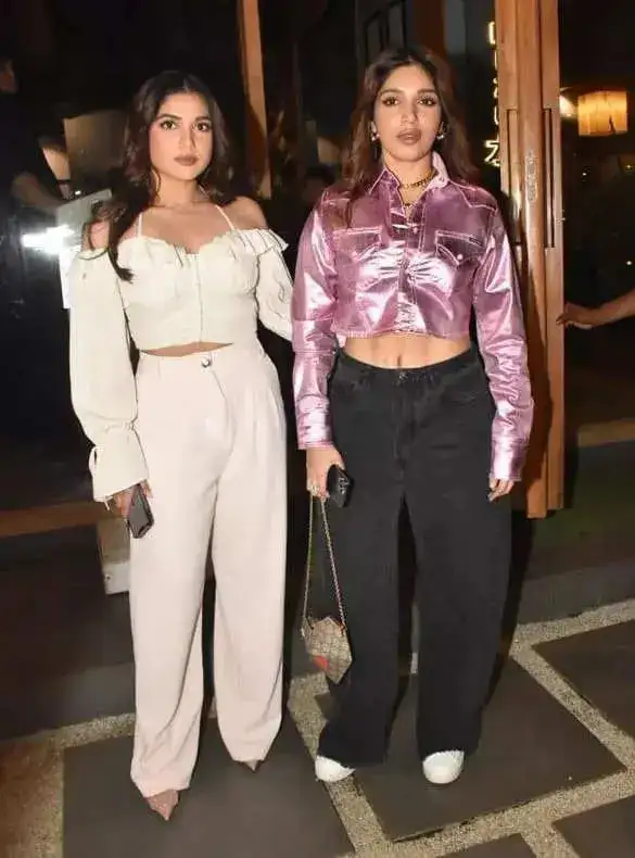 Photos-Bhumi-Pednekar-Samiksha-Pednekar-and-Orhan-Awatramani-snapped-at-Mizu-in-Bandra-4-transformed.