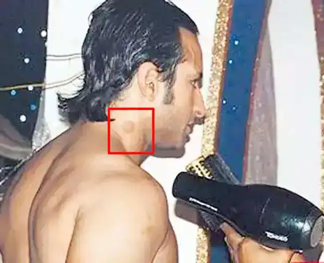 saif ali khan love bite.