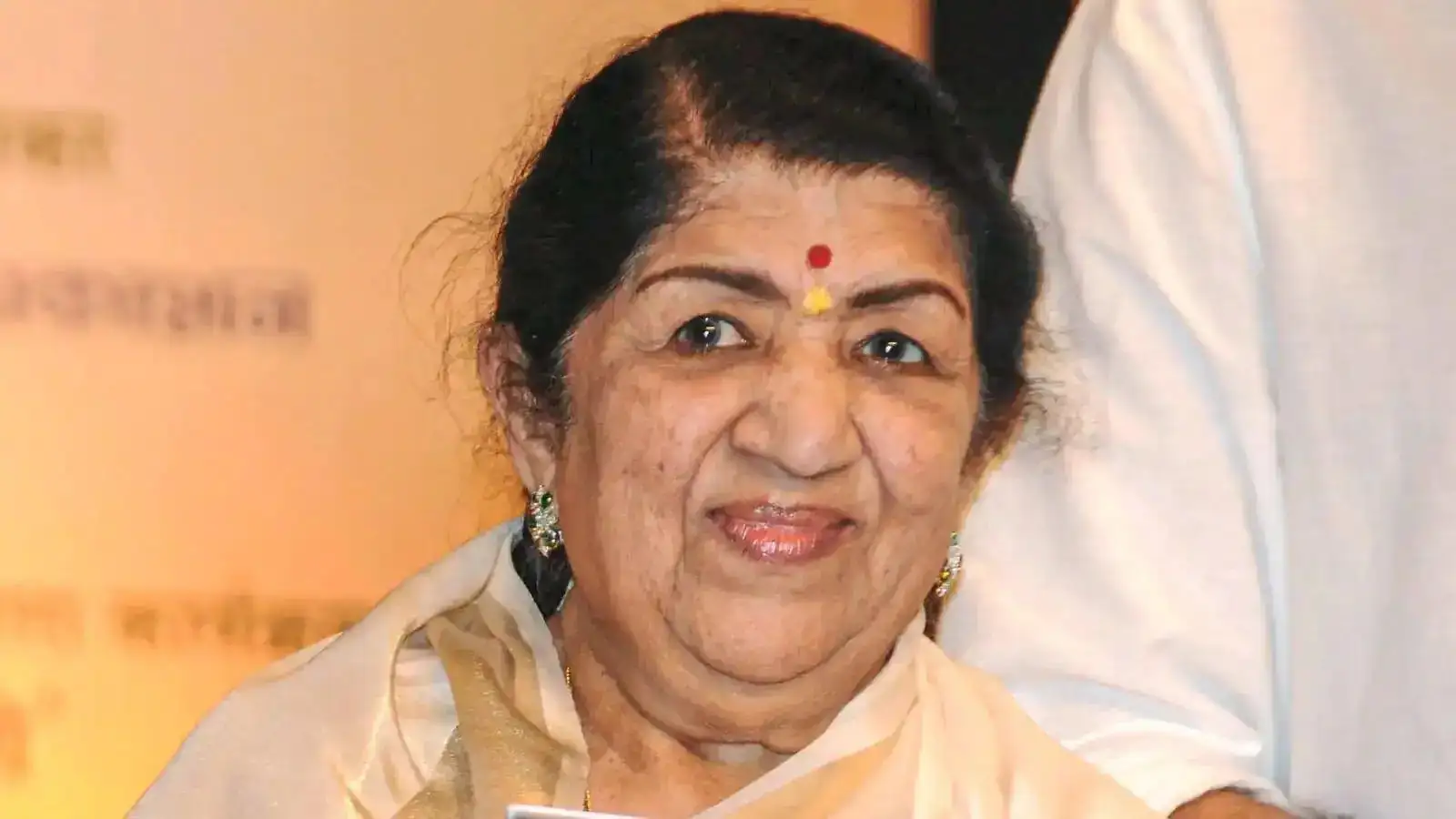 Lata_Mangeshkar_1644127113490_1644127113691.