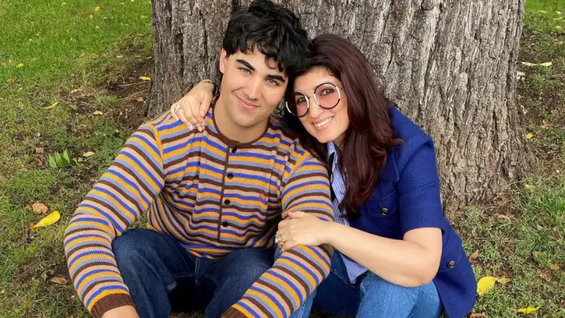 Akshay Kumar's son Aarav sends mom Twinkle Khanna flowers on Mother's Day. Here is how she reacted!