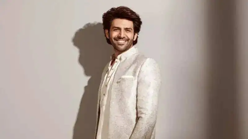 Kartik Aaryan's sweet gesture to meet young fan wins several hearts