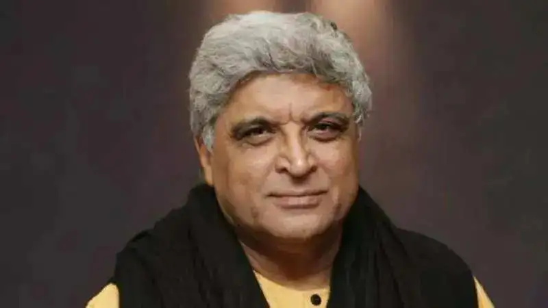 Javed Akhtar urges Michelle Obama to run for President while introducing himself as a poet from India