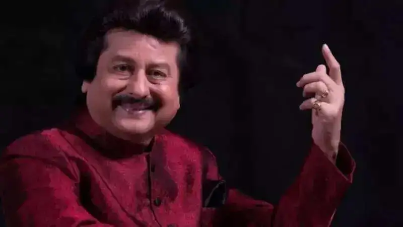 Sonu Nigam and Shaan get emotional at Pankaj Udhas' funeral. See pic